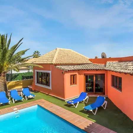 Villa Sleeps 4 Pool Air Con Wifi