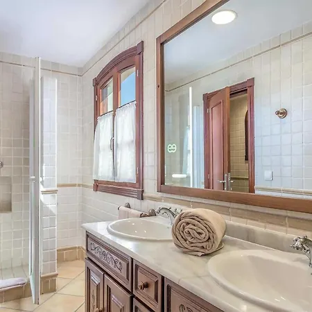 Sleeps 4 Pool Air Con Wifi Villa *