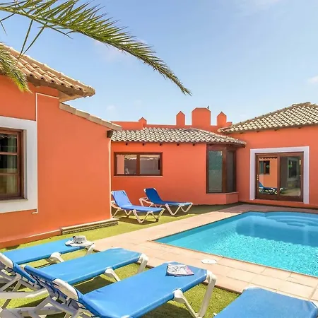 Sleeps 4 Pool Air Con Wifi Villa