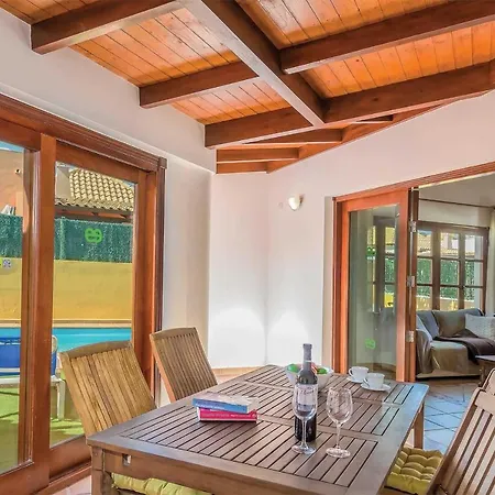 Villa Sleeps 4 Pool Air Con Wifi